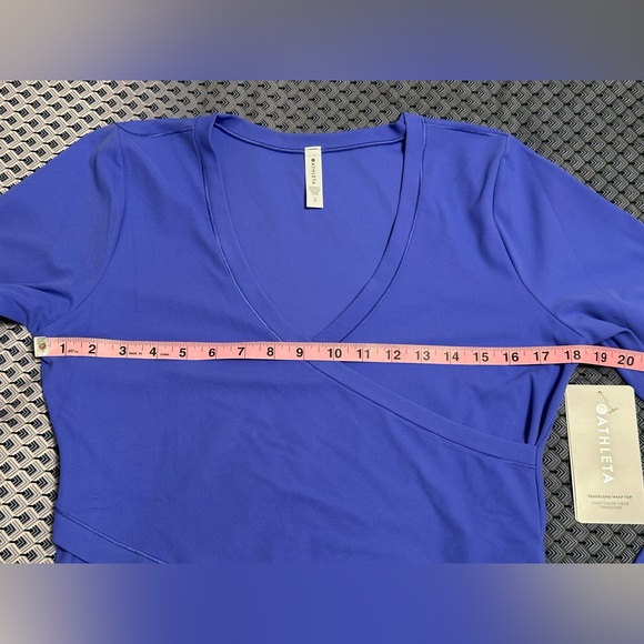 Athleta NWT Transcend Wrap Top - Size L - Picture 9 of 9